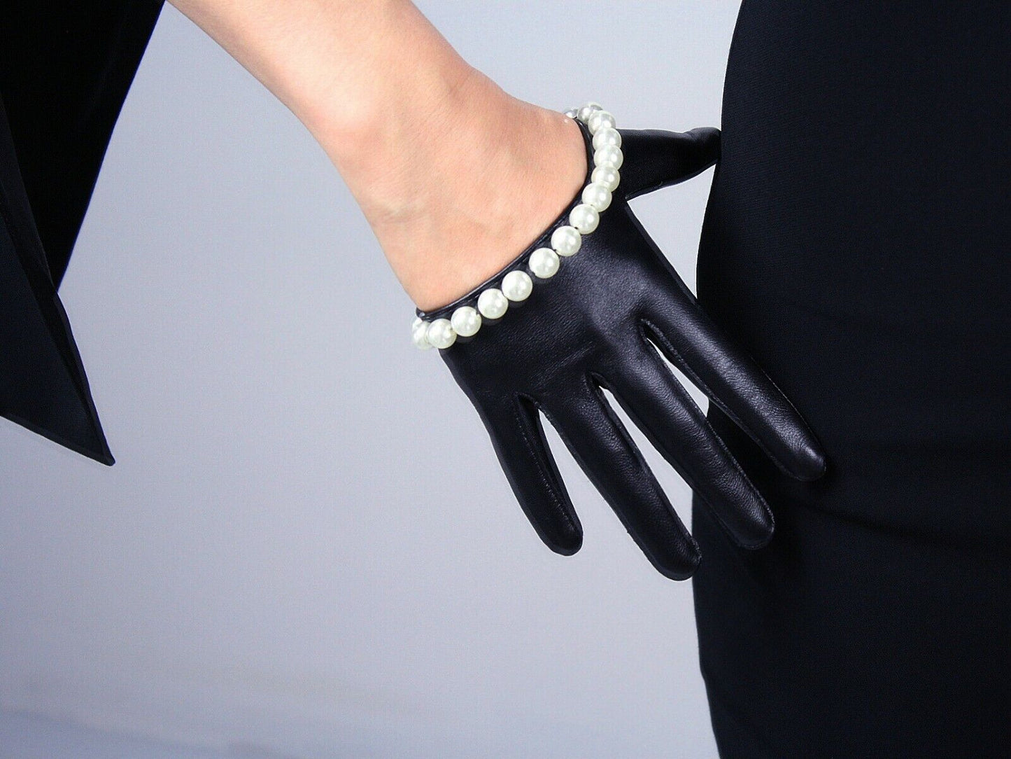 TECH GLOVES Real Leather Extra Short Crop Black Lambskin Sheepskin White Pearl