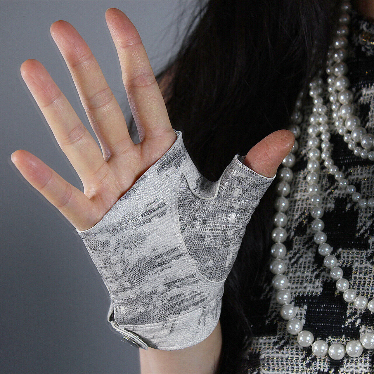 REAL LEATHER GLOVES Fingerless White Lizzard