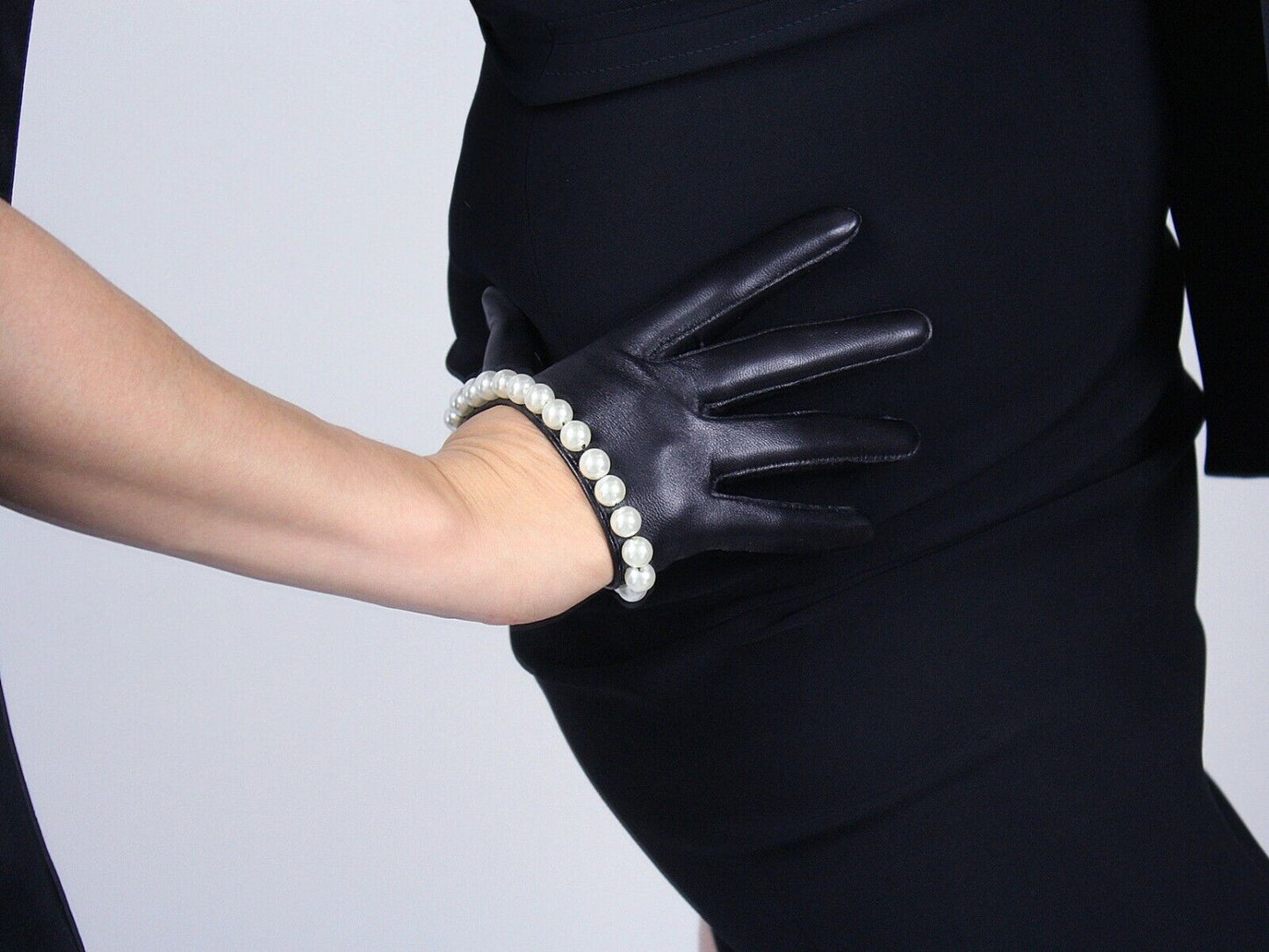 TECH GLOVES Real Leather Extra Short Crop Black Lambskin Sheepskin White Pearl