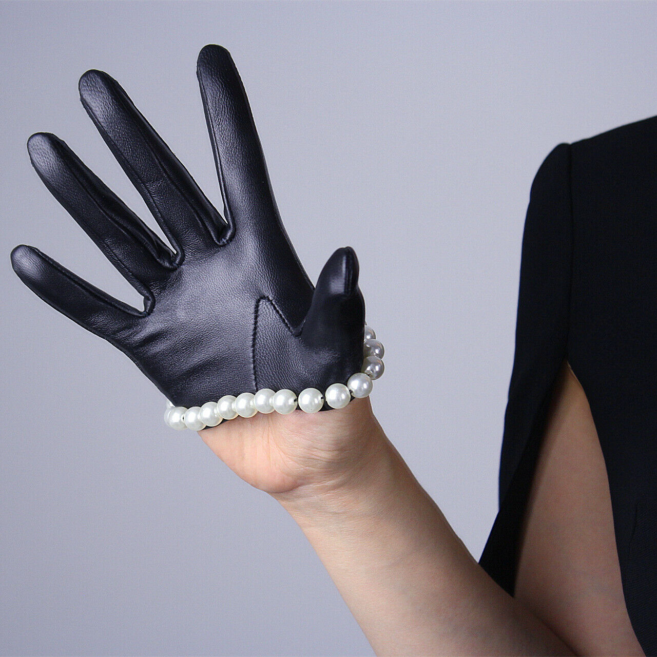 TECH GLOVES Real Leather Extra Short Crop Black Lambskin Sheepskin White Pearl