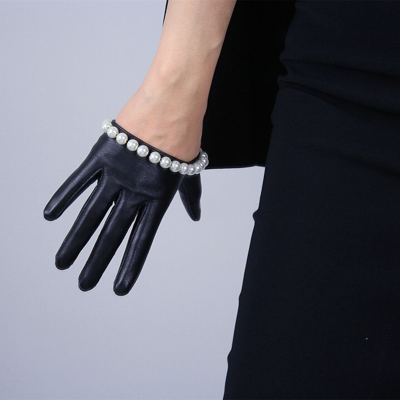 TECH GLOVES Real Leather Extra Short Crop Black Lambskin Sheepskin White Pearl