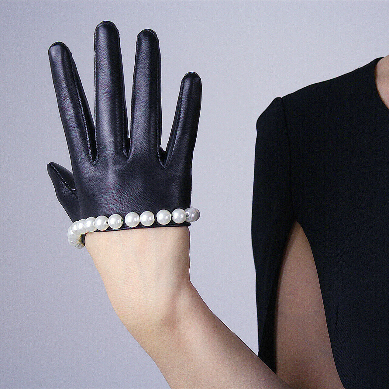 TECH GLOVES Real Leather Extra Short Crop Black Lambskin Sheepskin White Pearl